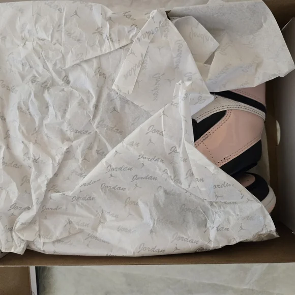 Nike Air Jordan 1 Retro High OG Atmosphere Bubblegum Size 9.5 Like NEW - Picture 3 of 9